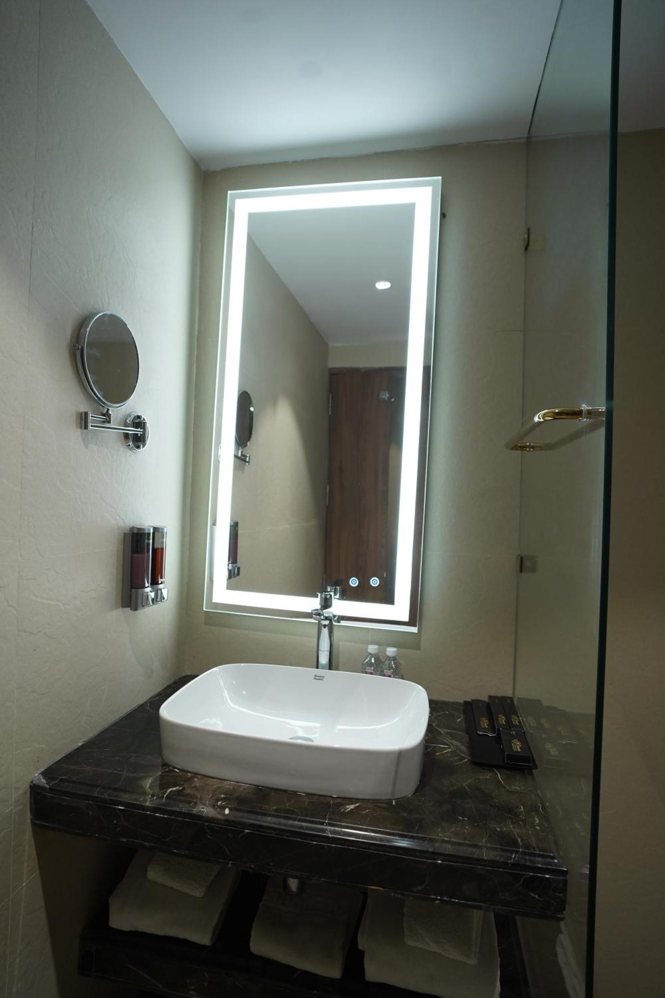 Hotel Ornate Lucknow Extérieur photo